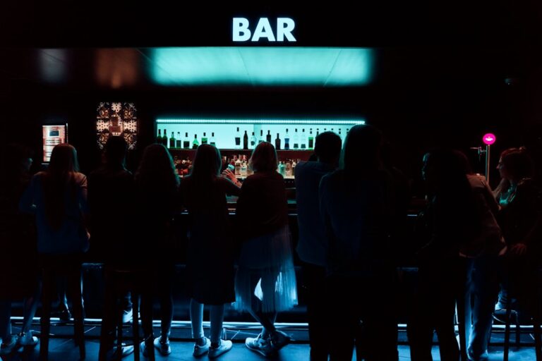 Best Backpacker Bars Cairns: Complete Backpacker Guide - Backpacker Australia guide