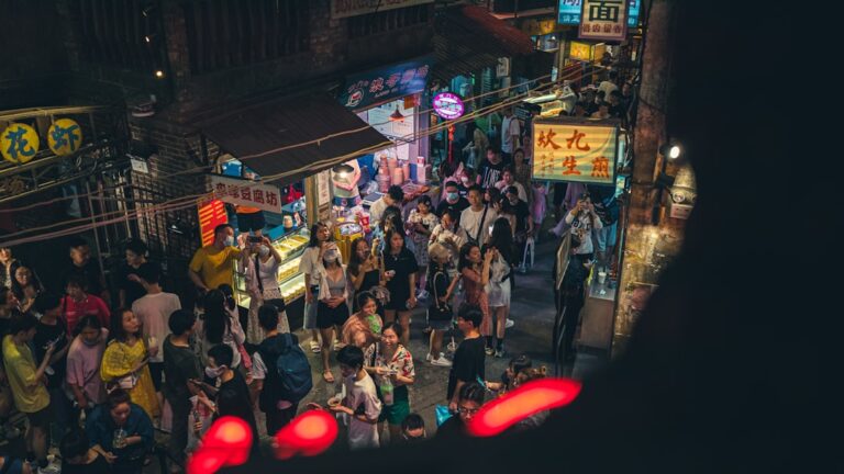 Best Bars Cairns Backpackers: Complete Backpacker Guide - Backpacker Australia guide