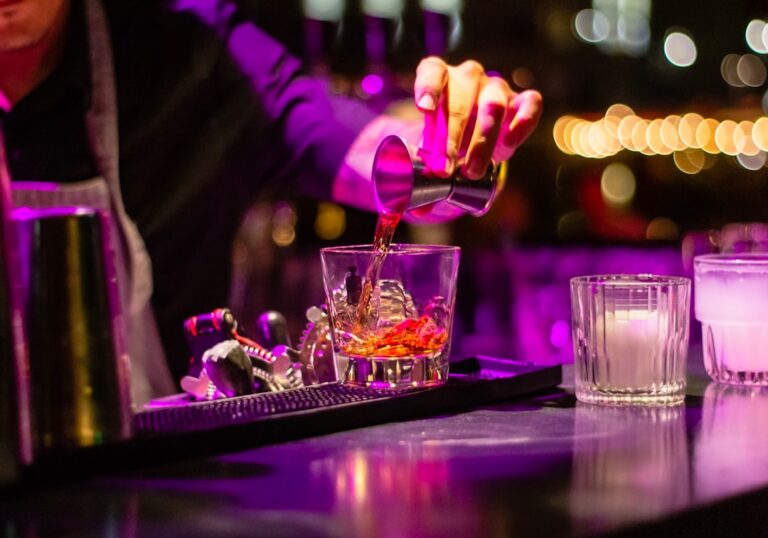 Where To Party In Cairns Backpackers: Complete Backpacker Guide - Backpacker Australia guide