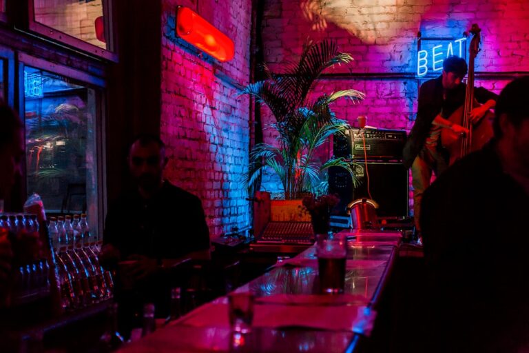 Best Pubs In Cairns Backpackers: Complete Backpacker Guide - Backpacker Australia guide